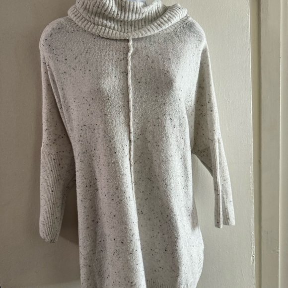 Time and Tru Speckled Cream Turtleneck Sweater - Picture 2 of 5